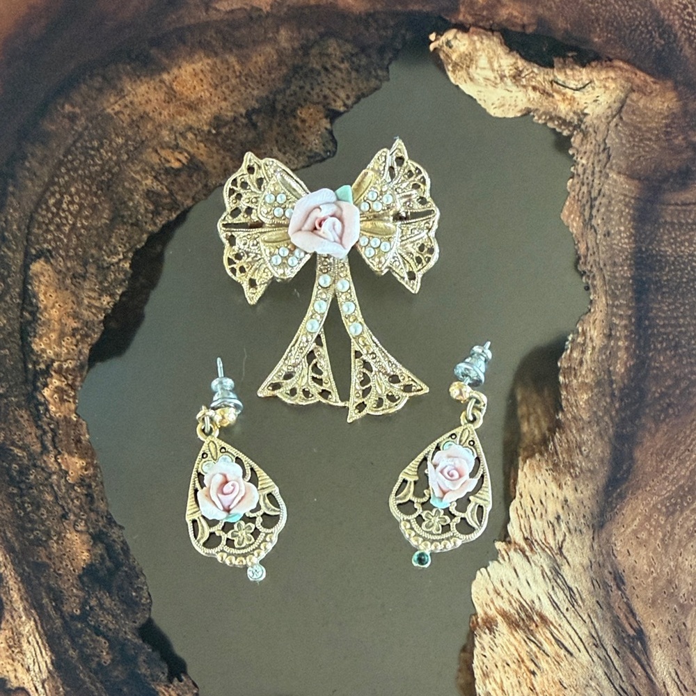 Elegant 1928 Brand Gold and Pink Bow Jewelry Set